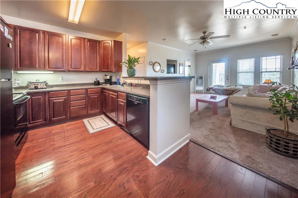Image number 6 for the current listing