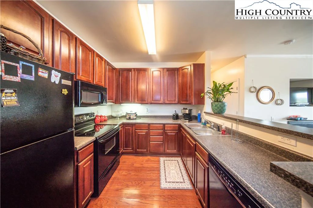 Image number 7 for the current listing