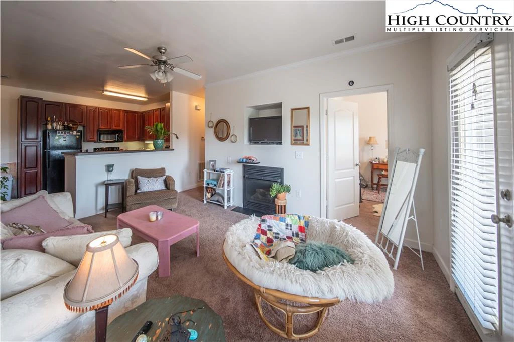 Image number 9 for the current listing