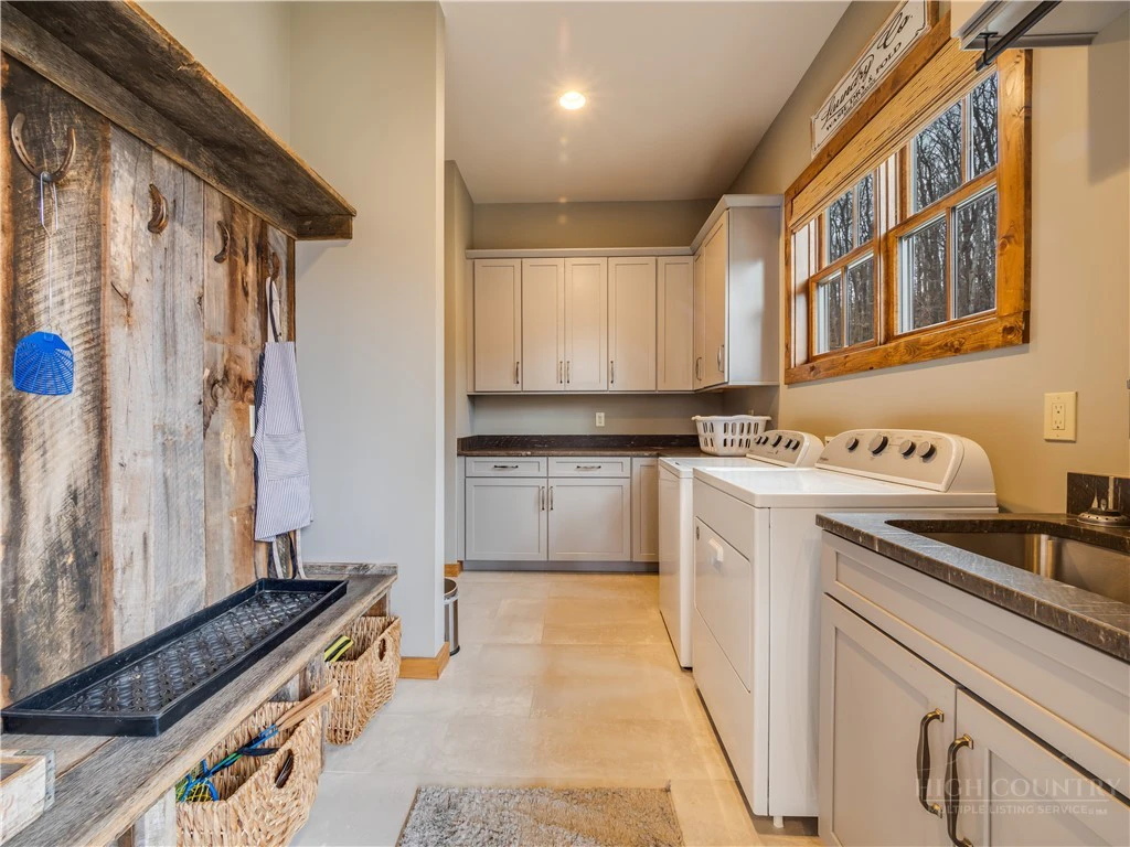 Image number 3 for the current listing