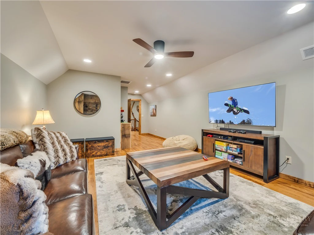 Image number 9 for the current listing