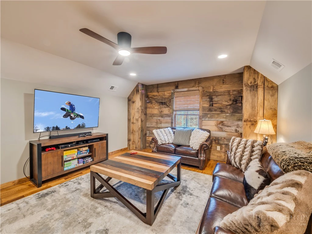 Image number 7 for the current listing