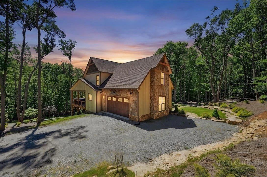 Image number 21 for the current listing