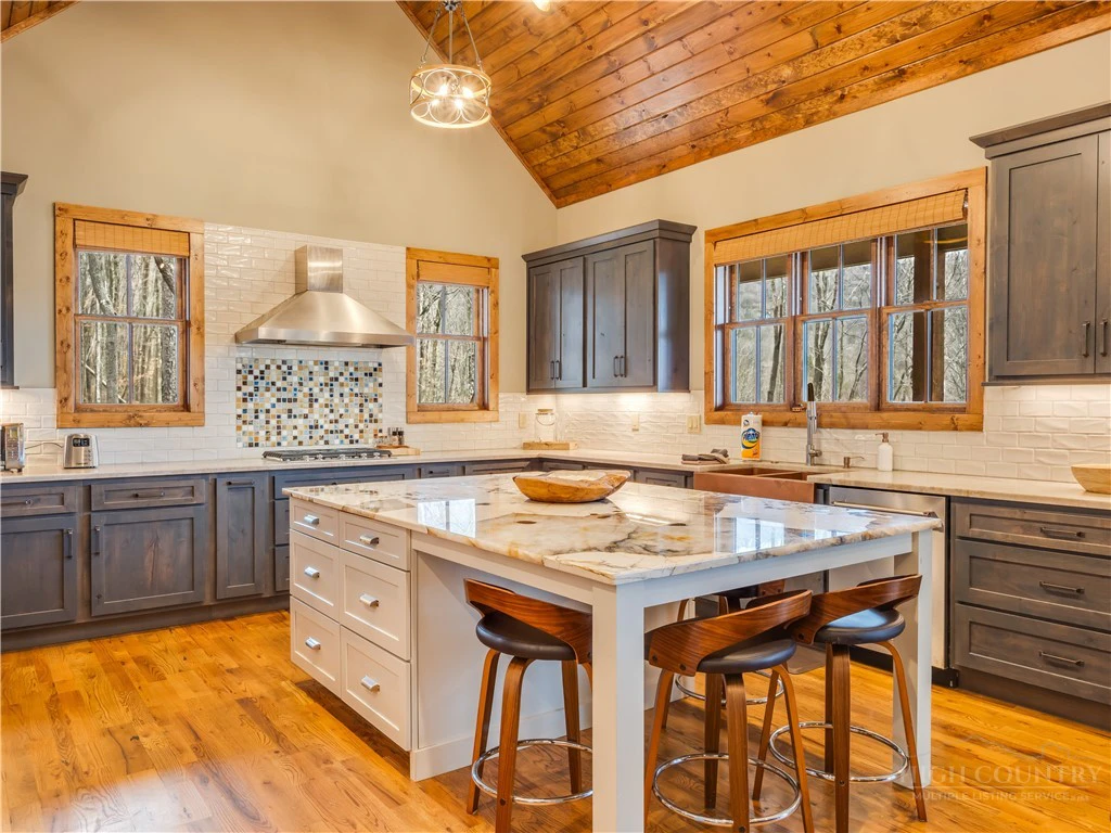 Image number 10 for the current listing