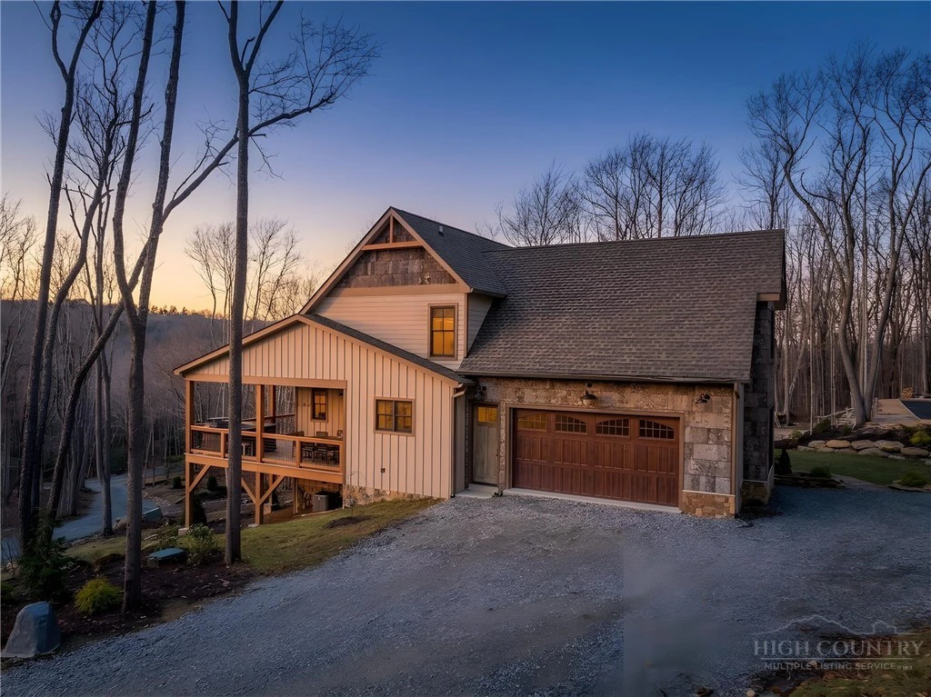 Image number 16 for the current listing