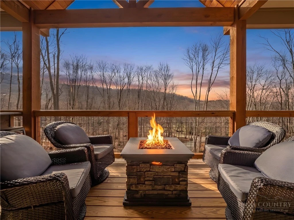 Image number 18 for the current listing
