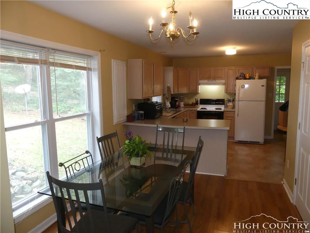 Image number 7 for the current listing