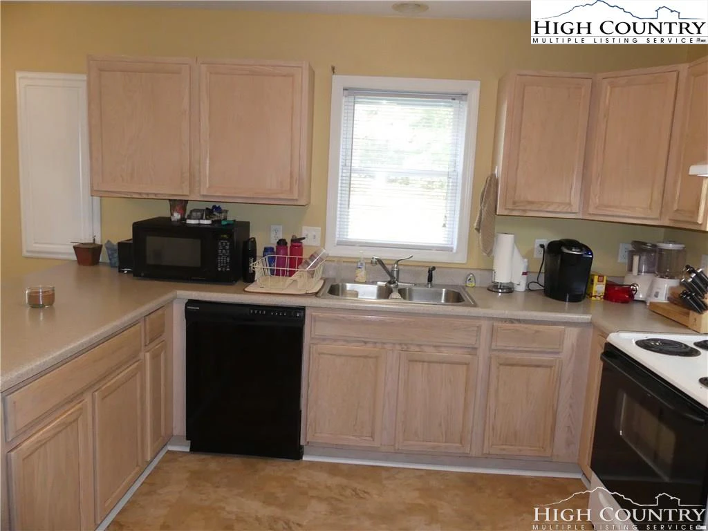 Image number 9 for the current listing