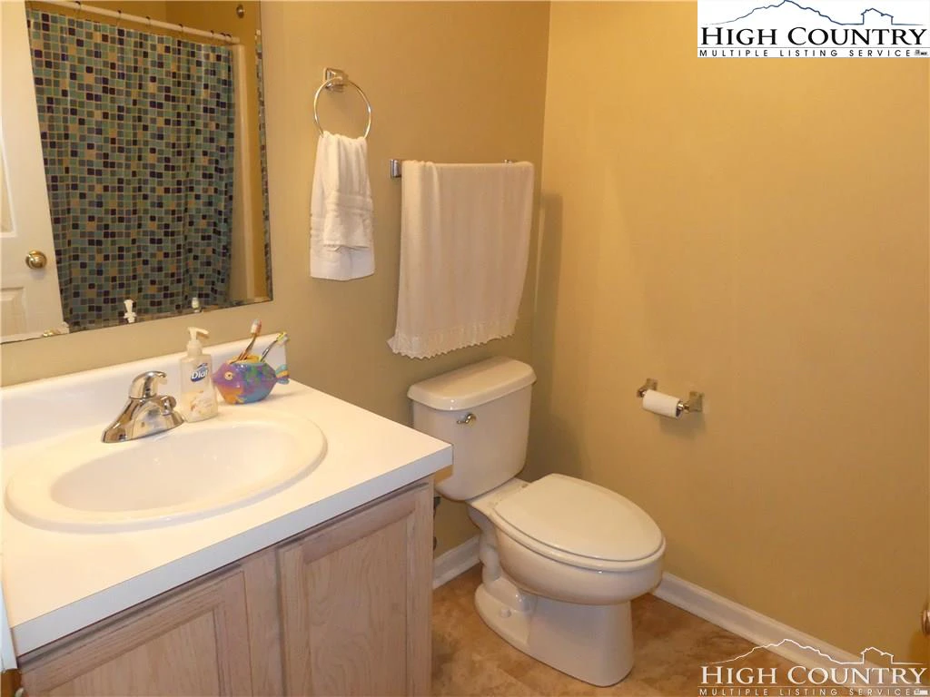 Image number 2 for the current listing
