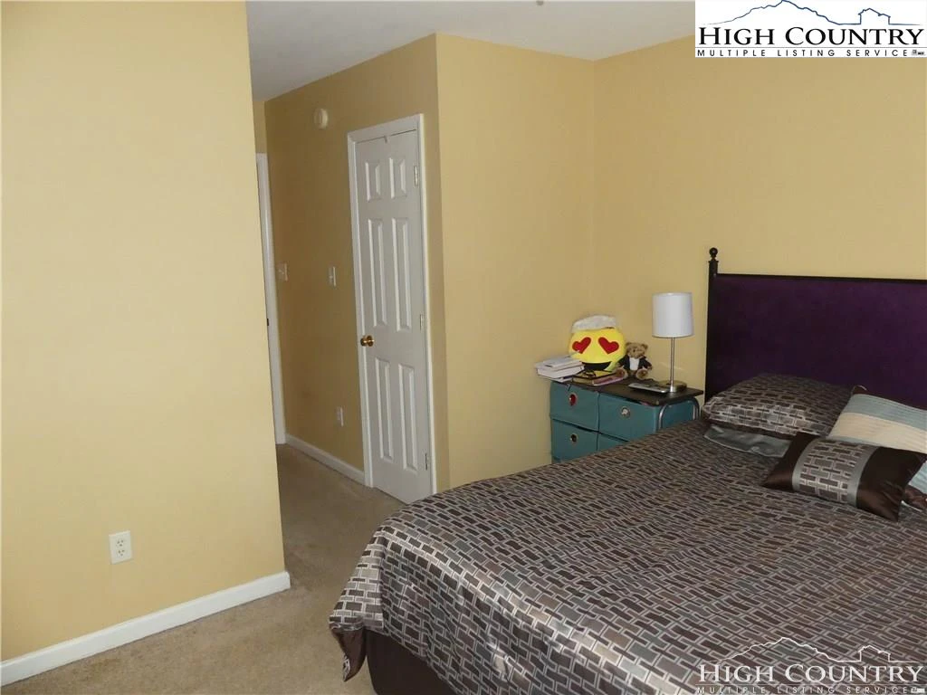 Image number 15 for the current listing