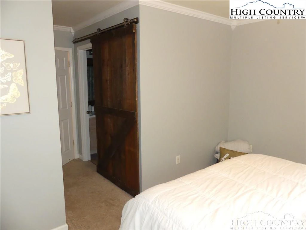Image number 3 for the current listing