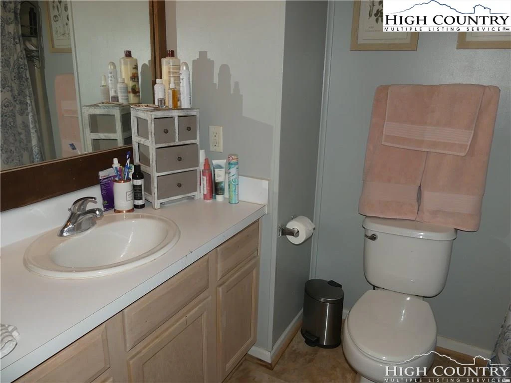 Image number 4 for the current listing