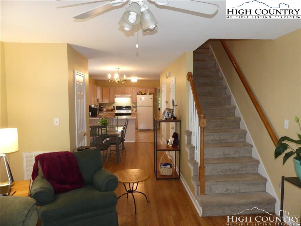 Image number 8 for the current listing