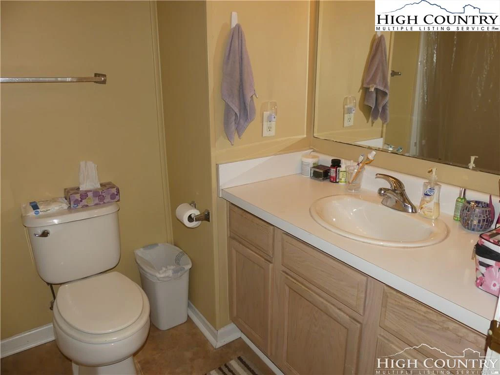Image number 18 for the current listing
