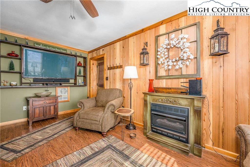 Image number 7 for the current listing