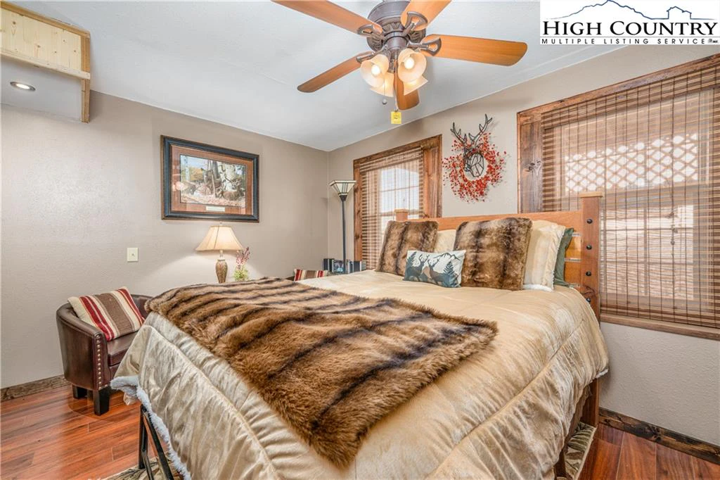 Image number 10 for the current listing