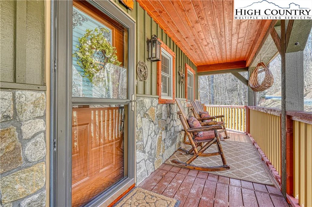 Image number 19 for the current listing