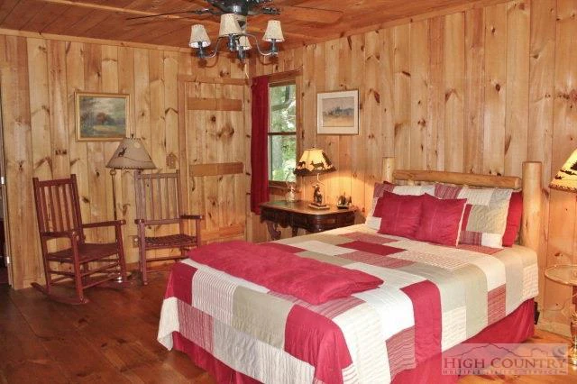 Image number 4 for the current listing