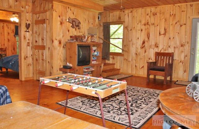 Image number 17 for the current listing