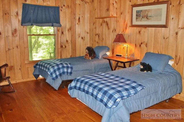 Image number 15 for the current listing