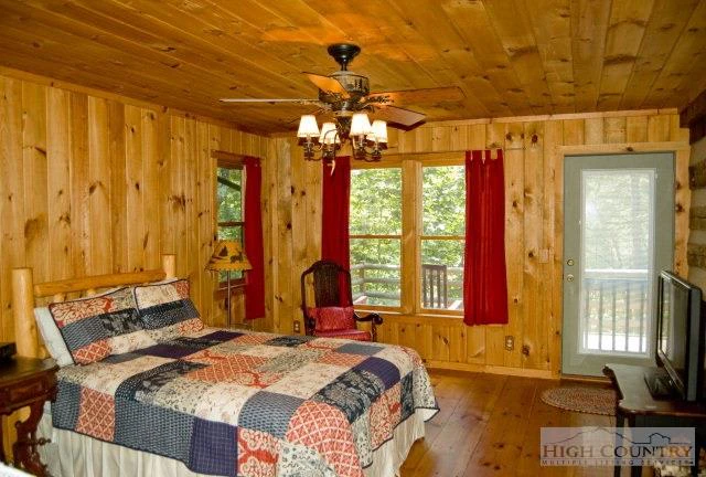 Image number 19 for the current listing