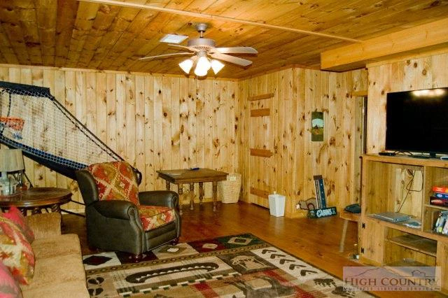 Image number 13 for the current listing