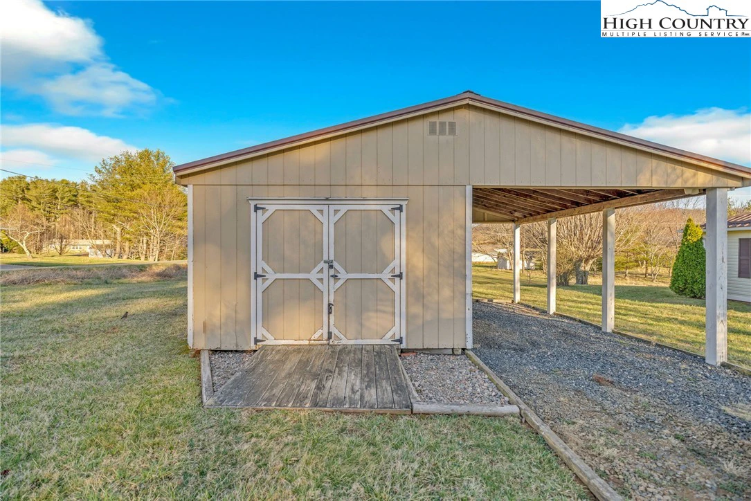 Image number 15 for the current listing