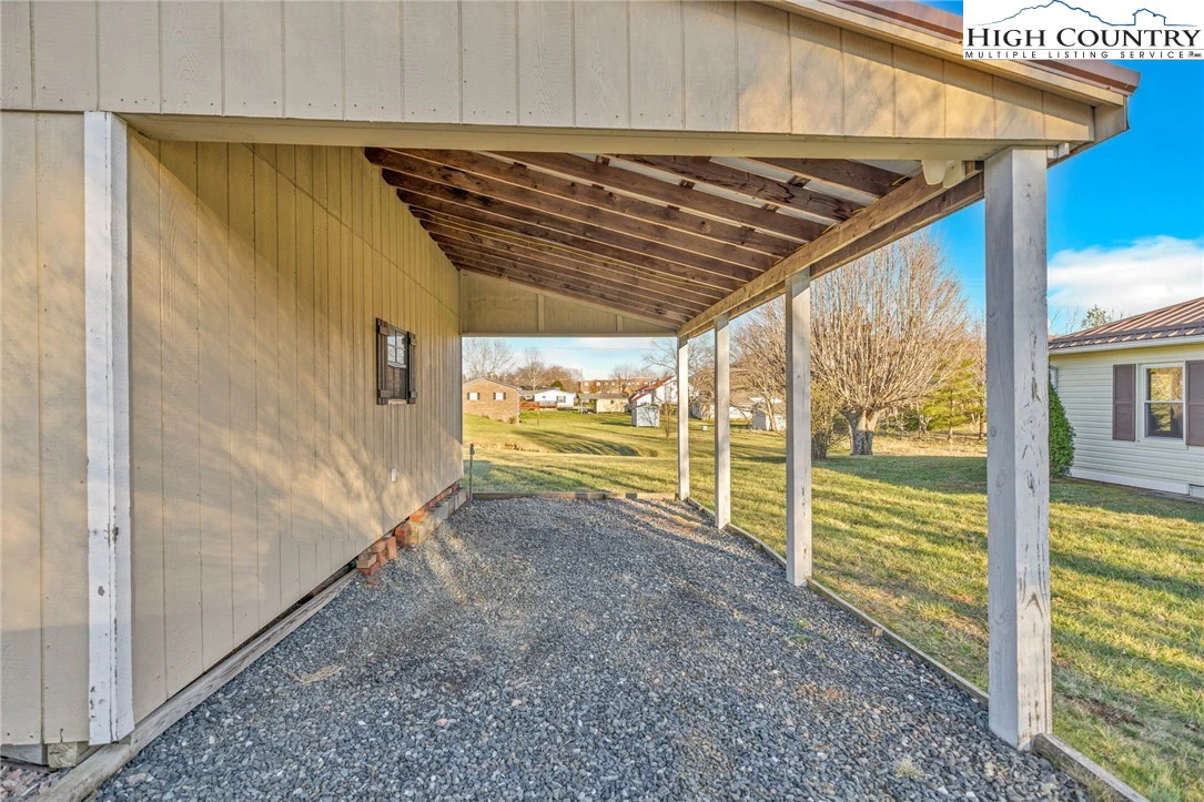 Image number 16 for the current listing