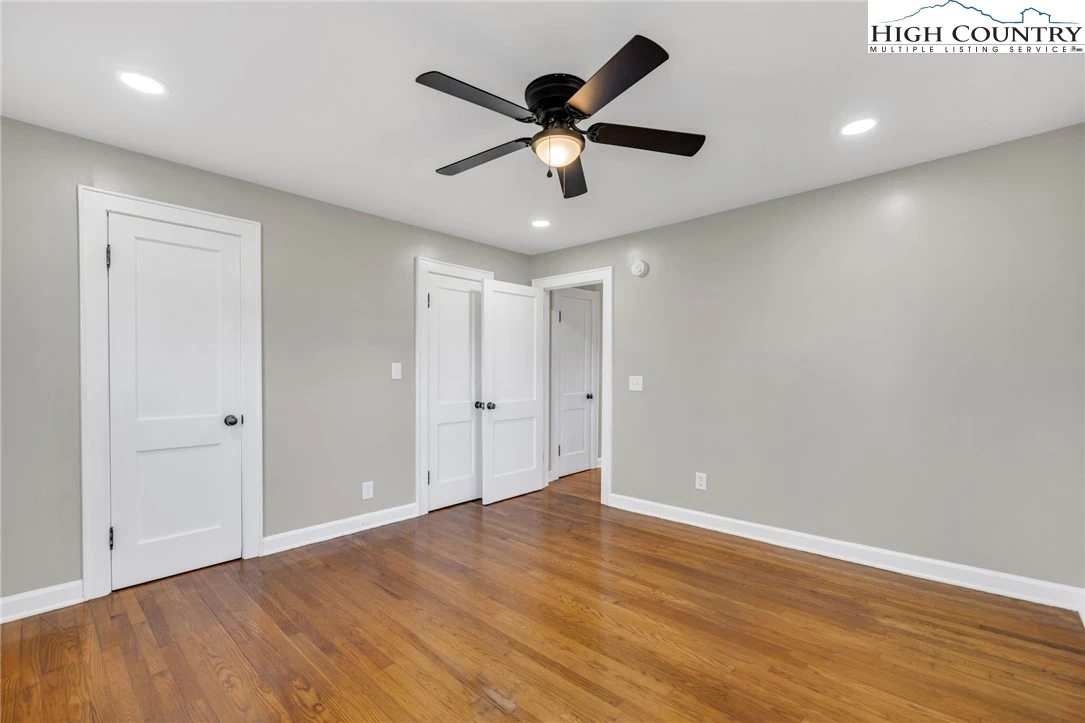 Image number 6 for the current listing