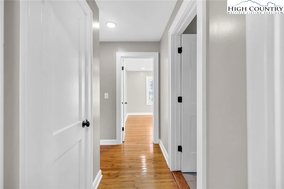 Image number 5 for the current listing
