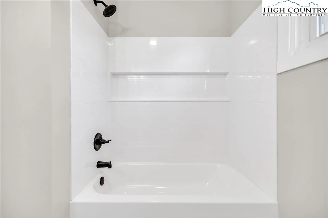 Image number 9 for the current listing