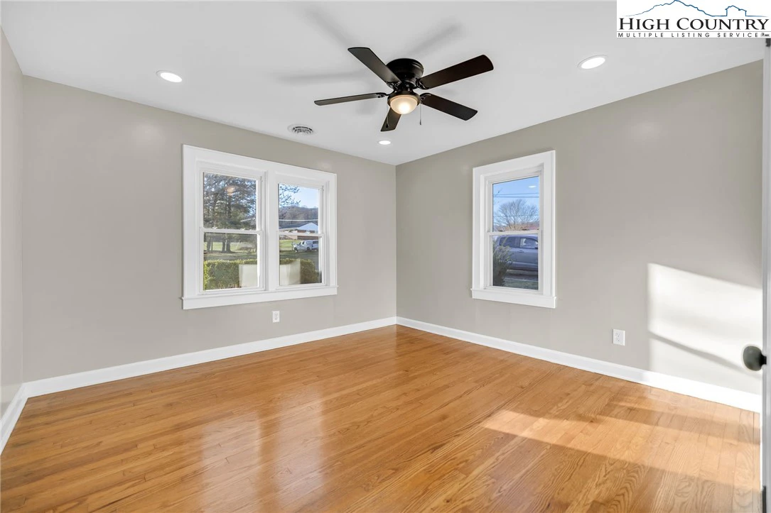 Image number 7 for the current listing