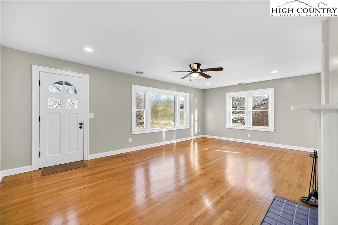 Image number 3 for the current listing