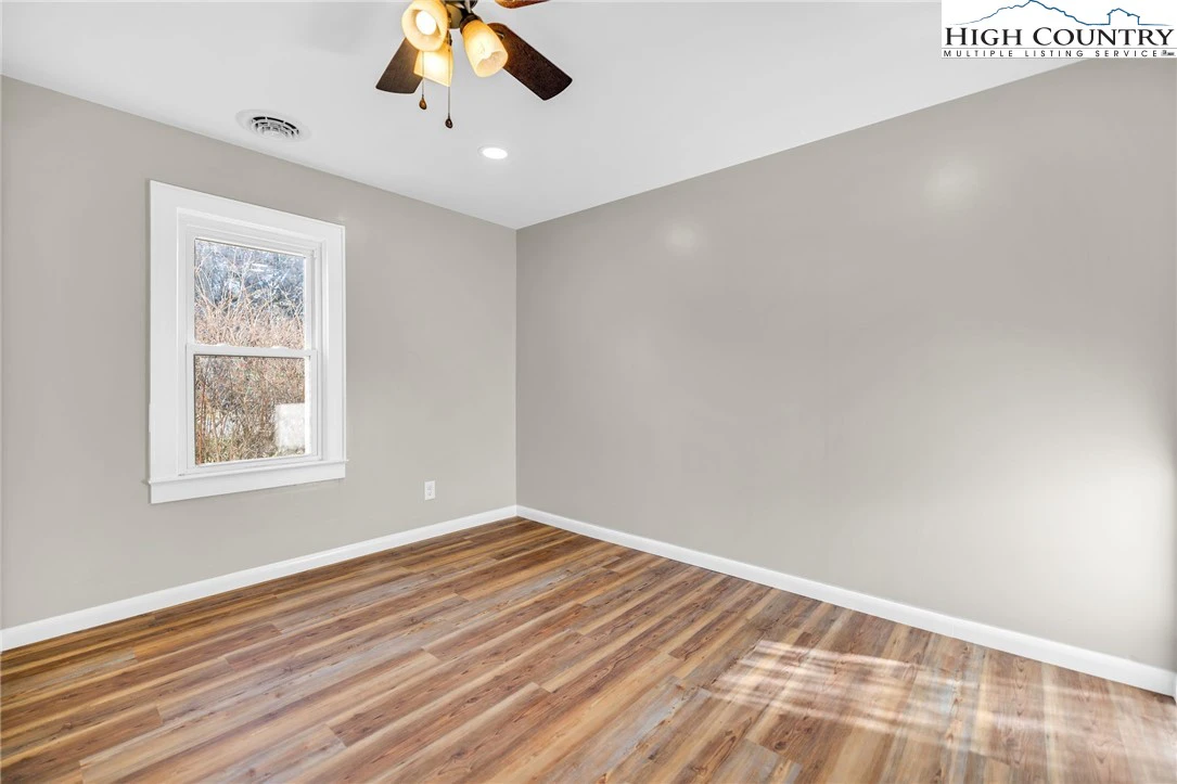 Image number 10 for the current listing