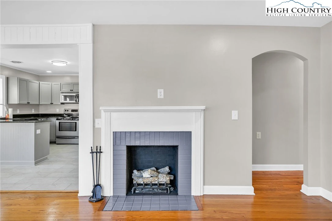 Image number 12 for the current listing
