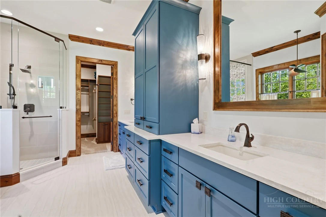 Image number 3 for the current listing