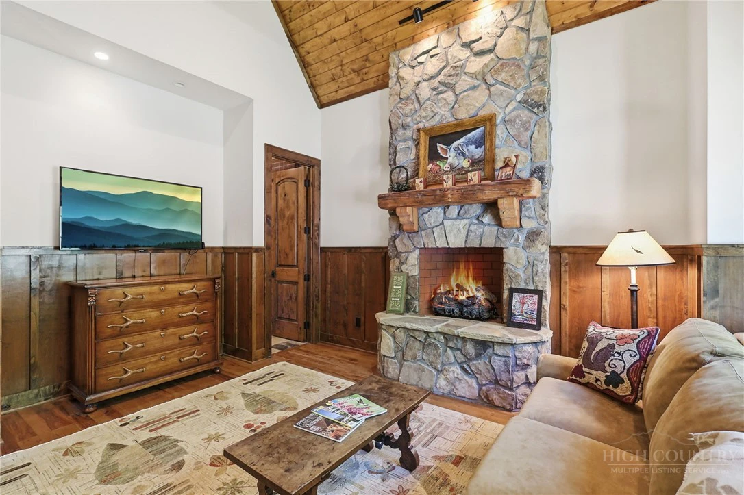 Image number 8 for the current listing