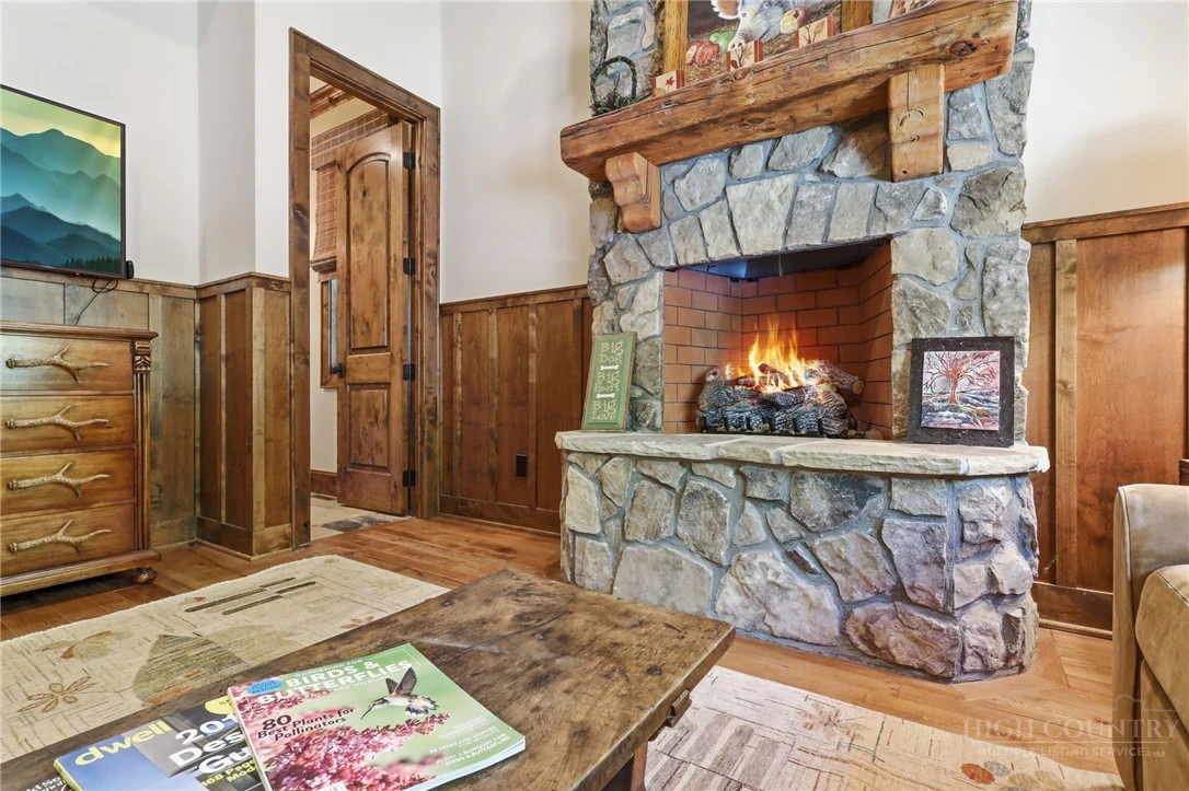 Image number 9 for the current listing