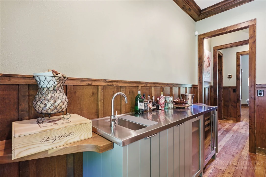 Image number 2 for the current listing