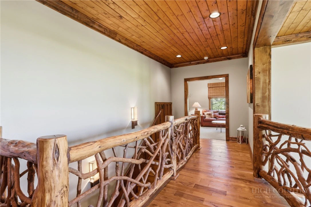 Image number 18 for the current listing