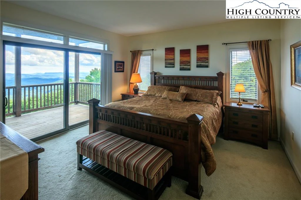 Image number 4 for the current listing