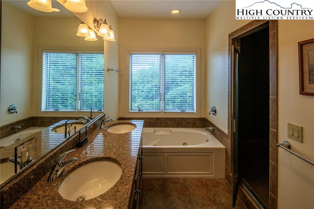 Image number 7 for the current listing