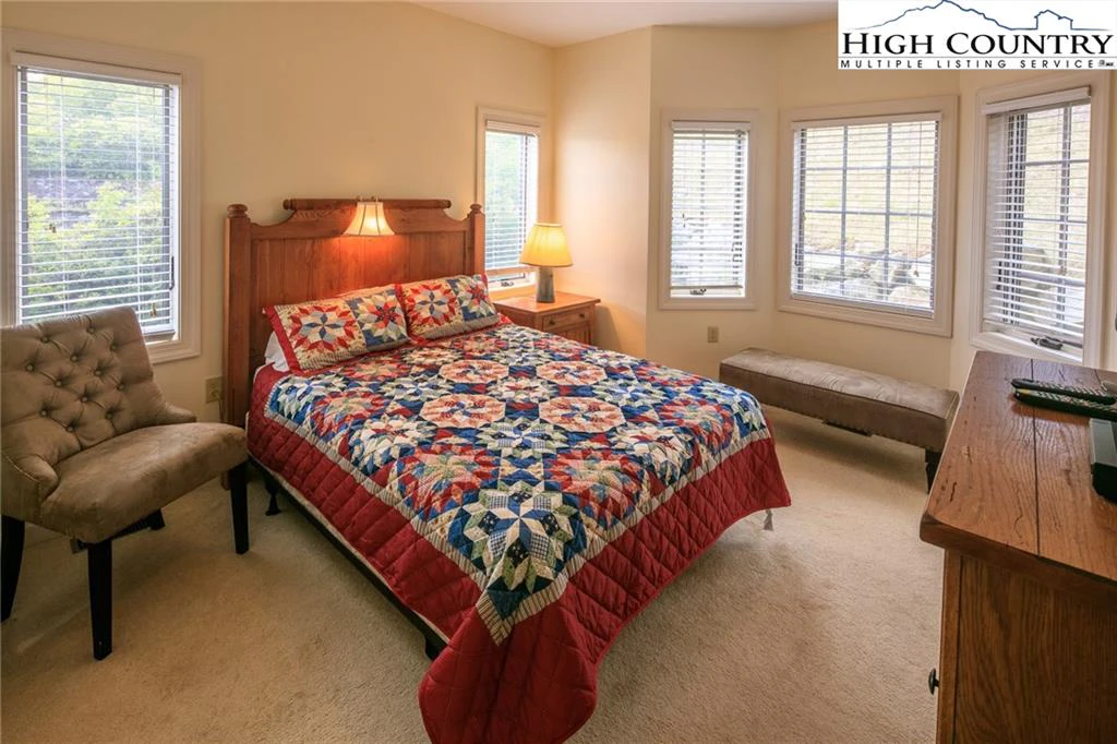 Image number 8 for the current listing