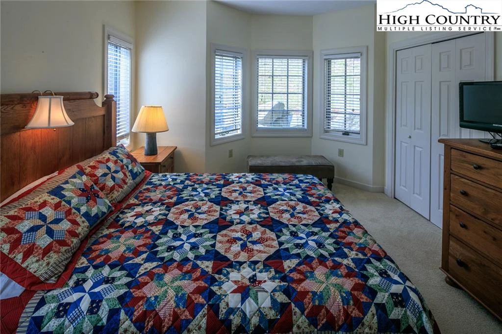 Image number 9 for the current listing