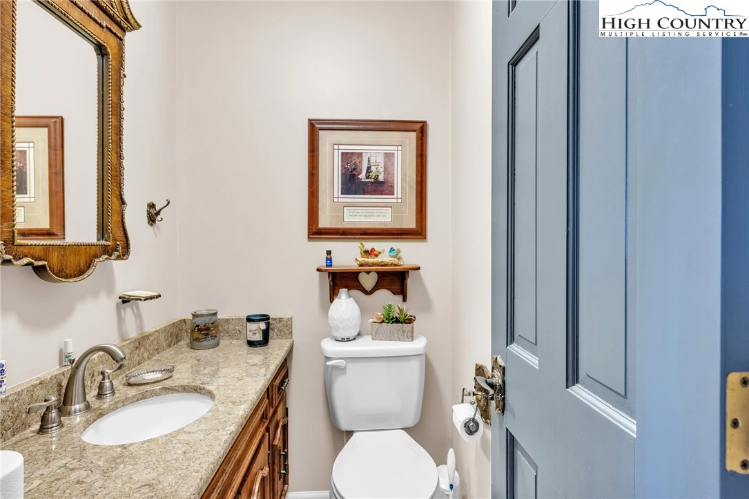 Image number 3 for the current listing