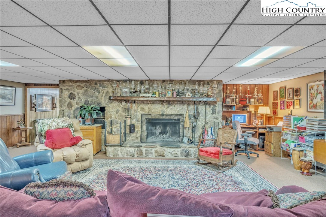Image number 4 for the current listing