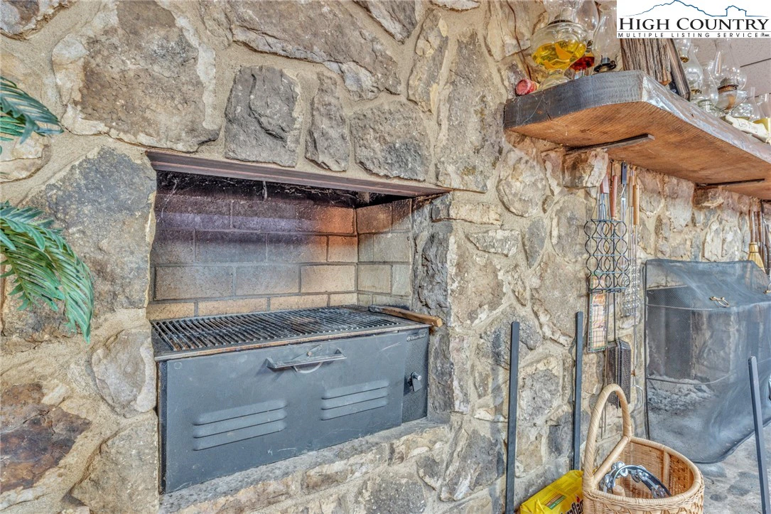 Image number 6 for the current listing