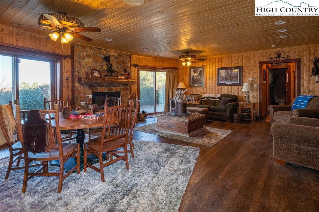 Image number 3 for the current listing