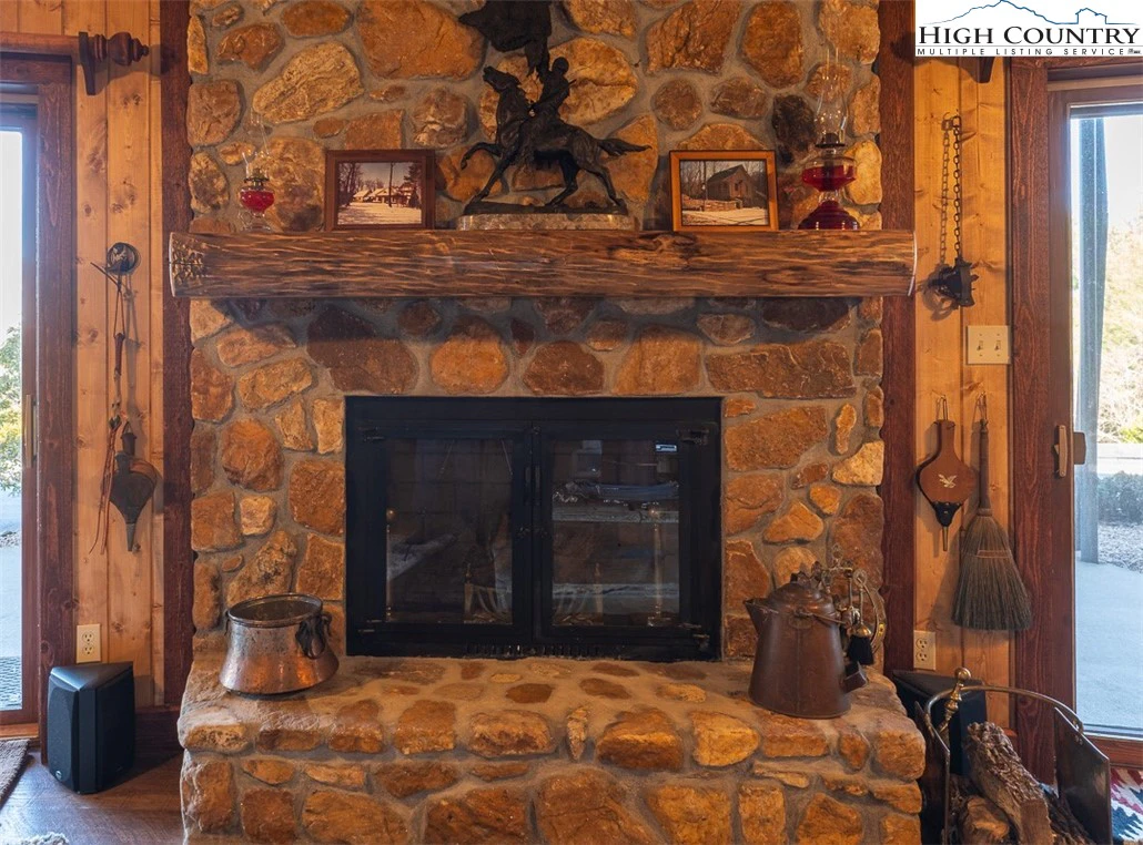 Image number 4 for the current listing