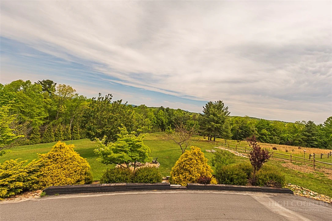 Image number 13 for the current listing